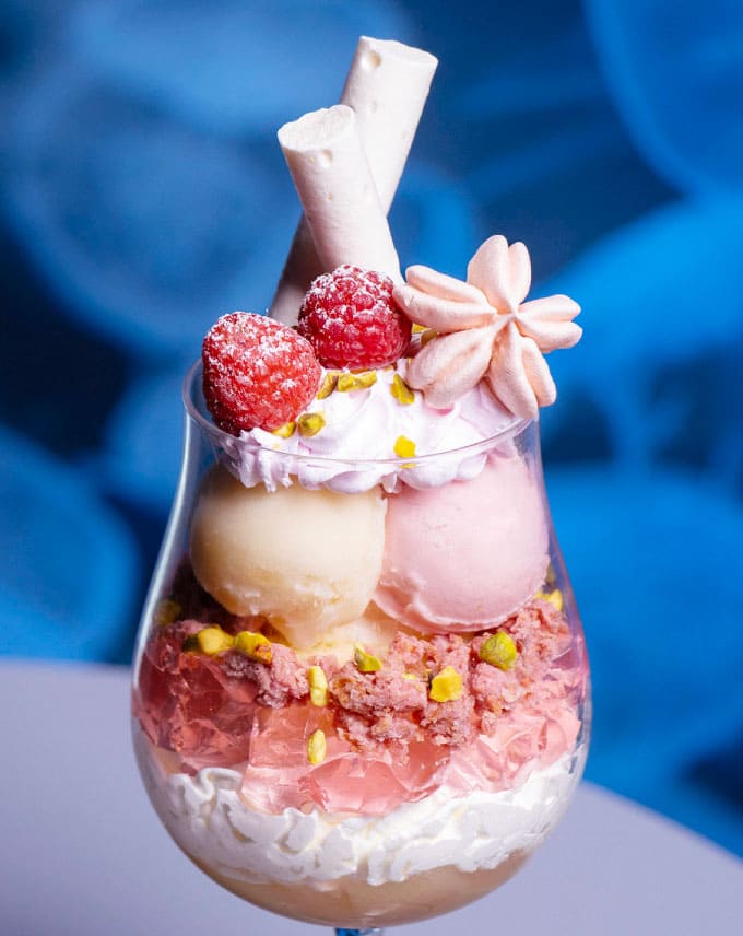 季節のシメパフェ「さくらとももの春色パフェ」