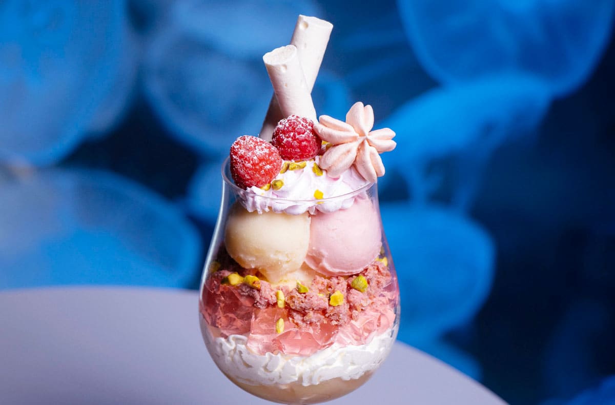 季節のシメパフェ「さくらとももの春色パフェ」